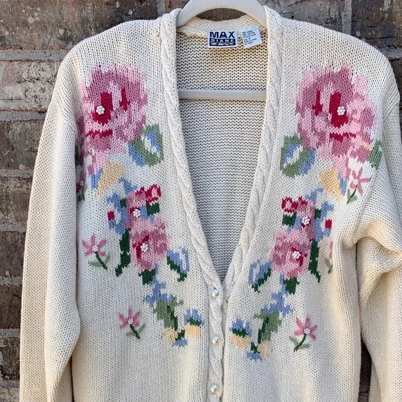 Take 50% OFF- Max Studio Cream Floral V-Neck Button-Up Cardigan, Size-S - Picture 3 of 13